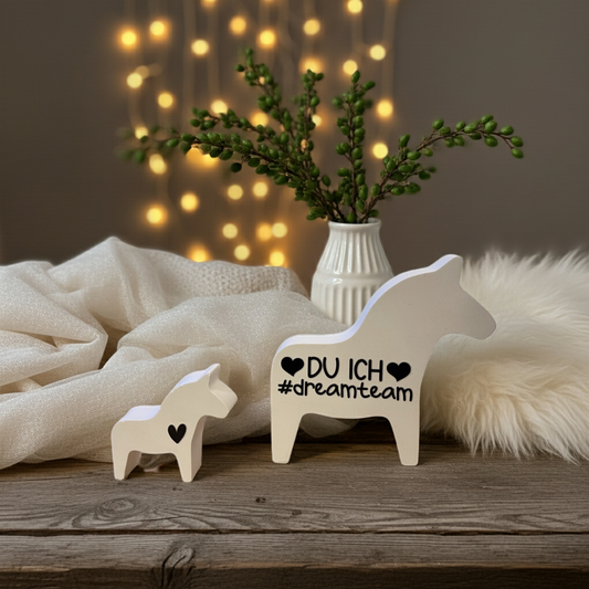 XXL Dala Pferd aus Keramik mit Schriftzug (Einzelstück) | Skandi Geschenkidee für Lieblingsmenschen | Deko für Zuhause, Kinderzimmer und Pferdefreunde