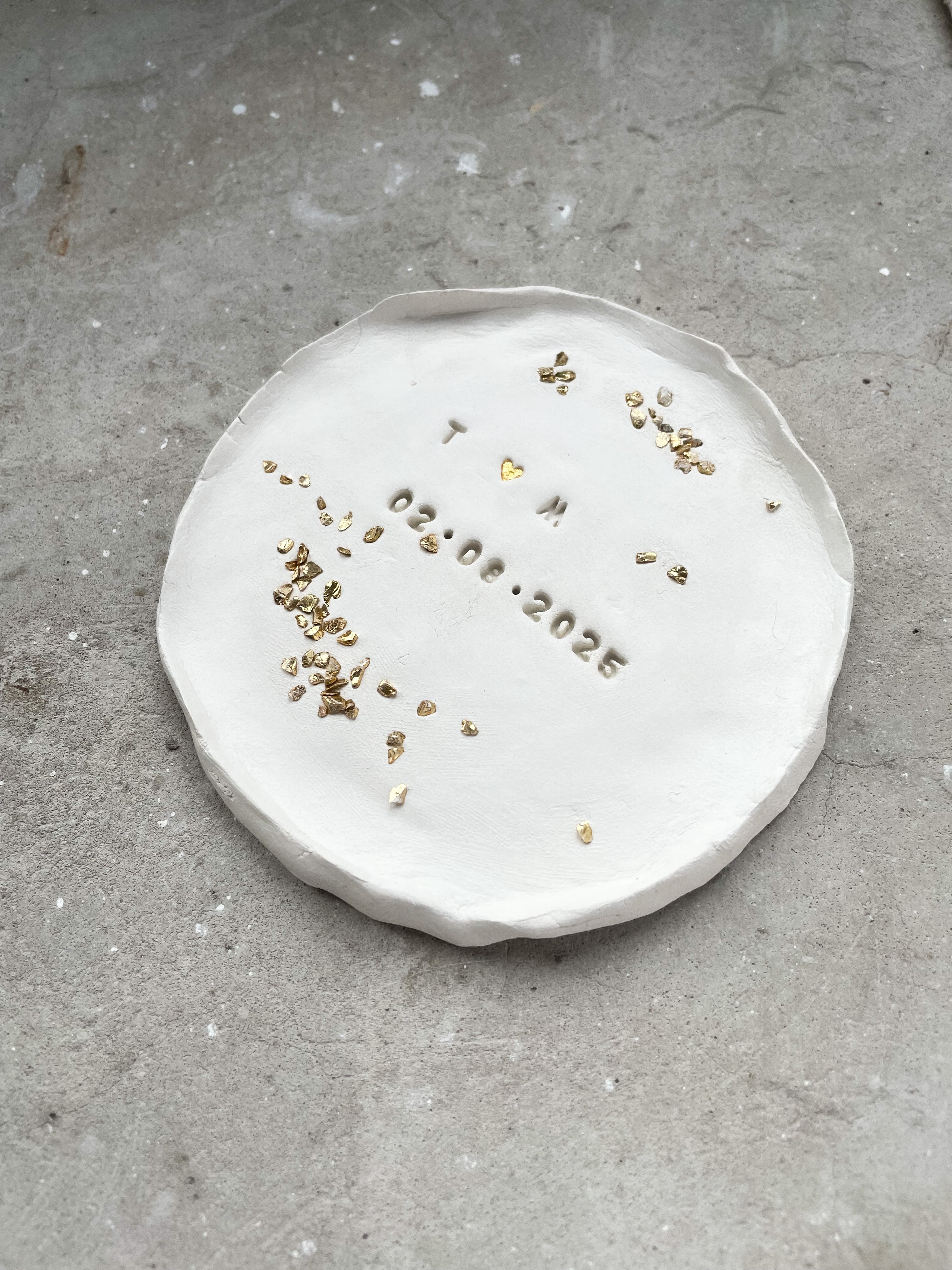 HOCHZEITS- GLITZERSTÜCK: Handgetöpfertes rustikales Tonschälchen | personalisierbar |mit Gold - Nuggets