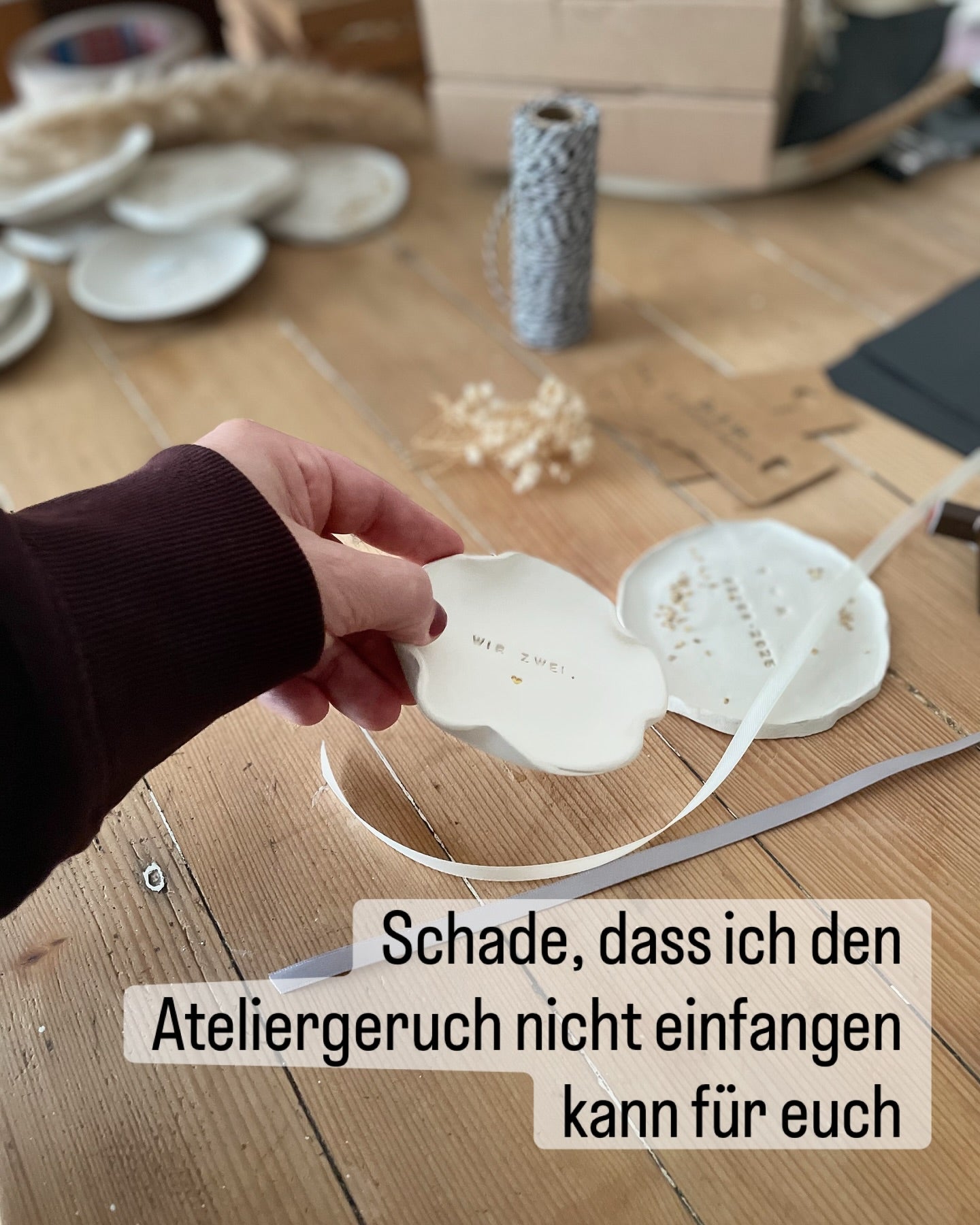 HOCHZEITS- GLITZERSTÜCK: Handgetöpfertes rustikales Tonschälchen | personalisierbar |mit Gold - Nuggets