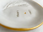 Handgemachte Keramikschale, hochglanz glasiert, personalisiert mit Namen, kleinem goldenen Herz und echtem Rosmarinzweig – ideales Geschenk zur Babyparty, Hochzeit und Taufe, nachhaltig und natürlich