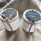 Geschenk zur Selbstfürsorge: handgemachtes Keramikdöschen mit Deckel und Blütenanhänger – ideal für kleine Auszeiten, Achtsamkeit und persönliche Rituale, Geschenk für Mamas