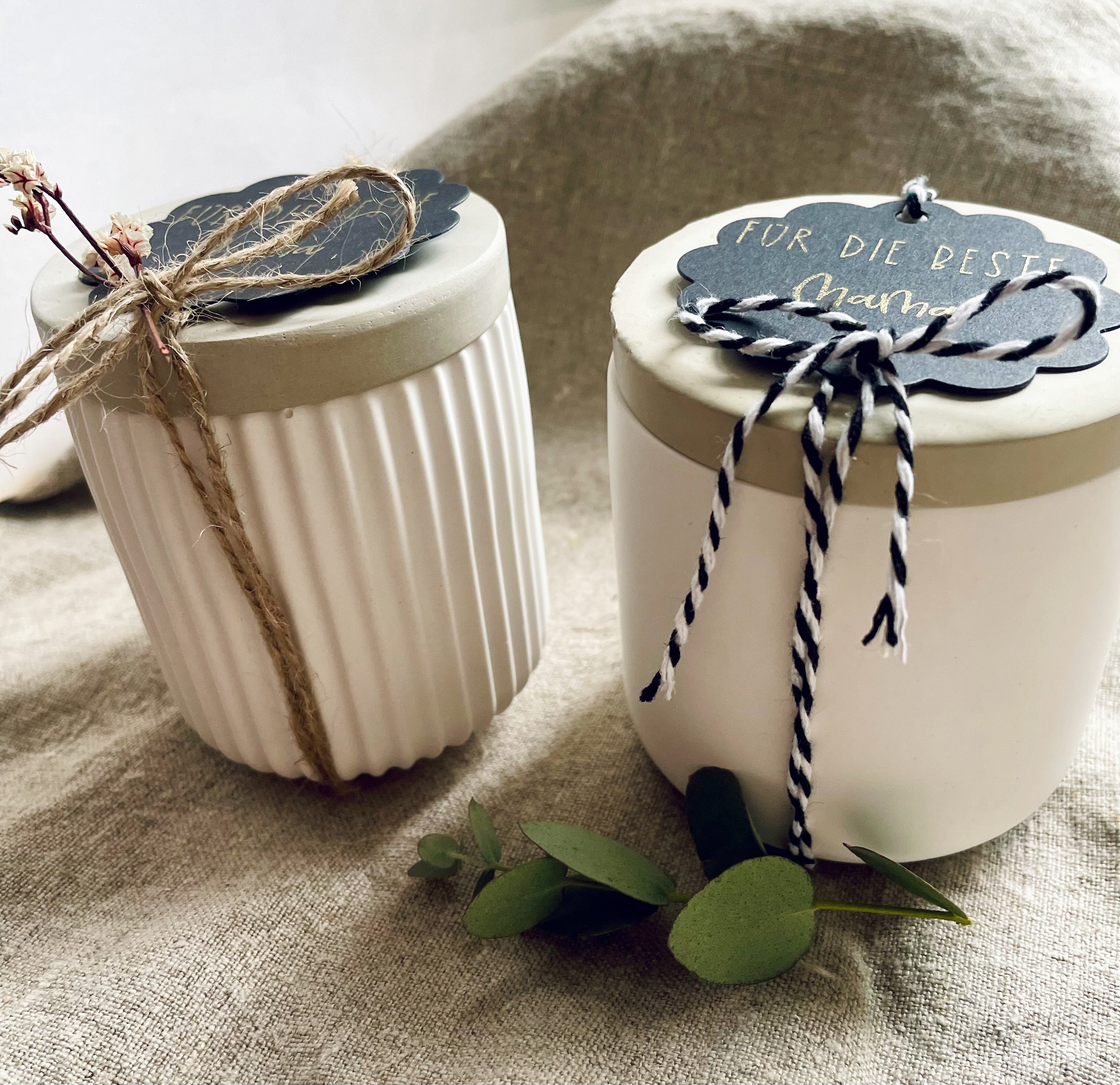 Geschenkidee für Lieblingsmenschen: Döschen aus echter Keramik mit goldgeprägtem „für dich“-Aufleger – handgemacht und nachhaltig