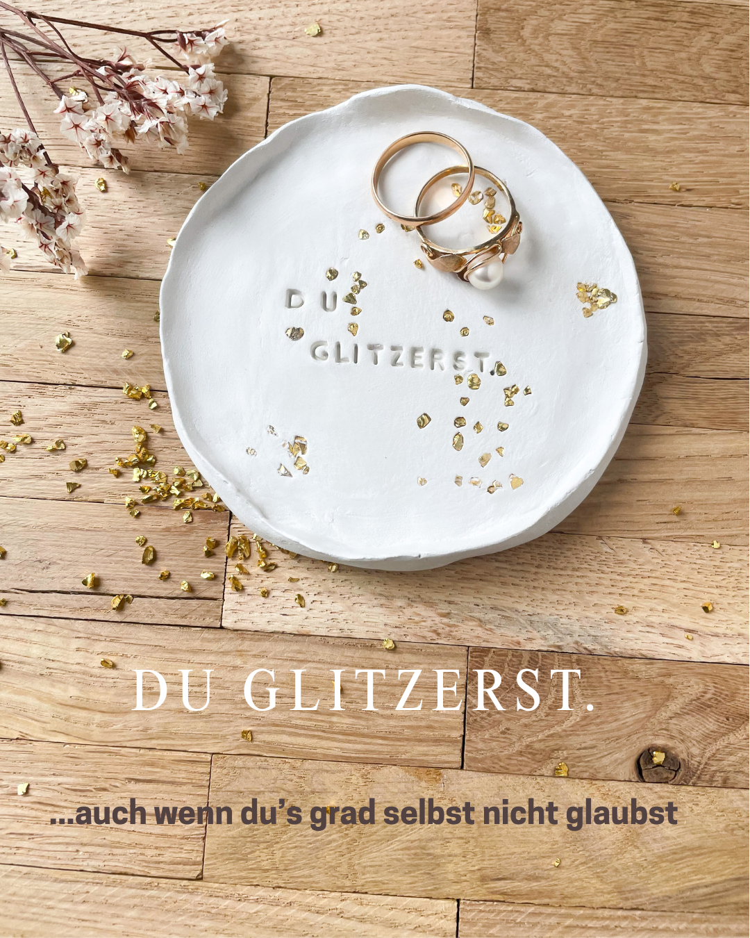 Besonderes Keramikschälchen mit vergoldetem Glitzerherz, handgearbeitet und mit der Prägung „Glitzerstück“ – ein stilvolles, persönliches Mitbringsel für Freundinnen, Kolleginnen oder Lieblingsmenschen, das Wertschätzung ausdrückt. Süßes Geschenk für beste Freundinnen und Mamas

