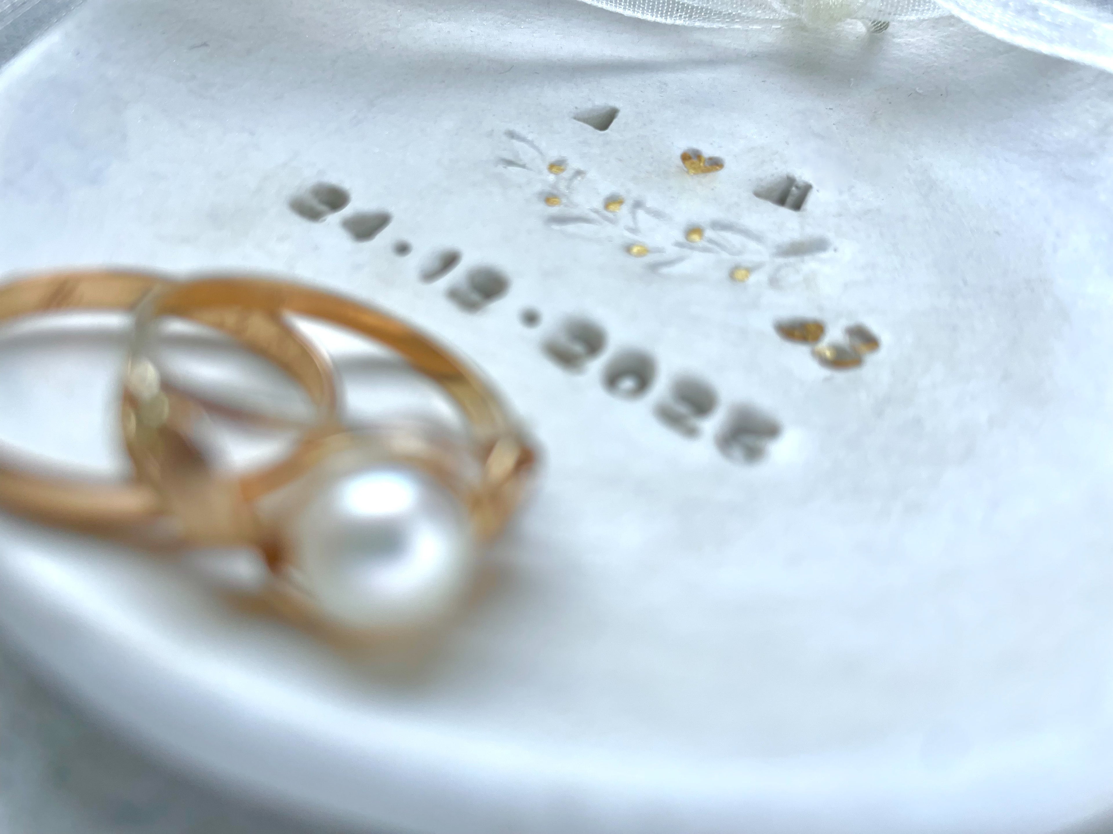 Limitierte Winterkollektion: personalisierbares Schälchen mit Goldschimmer und emotionaler Prägung – perfekt als Verlobungsgeschenk, für winterliche Hochzeiten, Standesamt oder als dekoratives Andenken mit Seele.