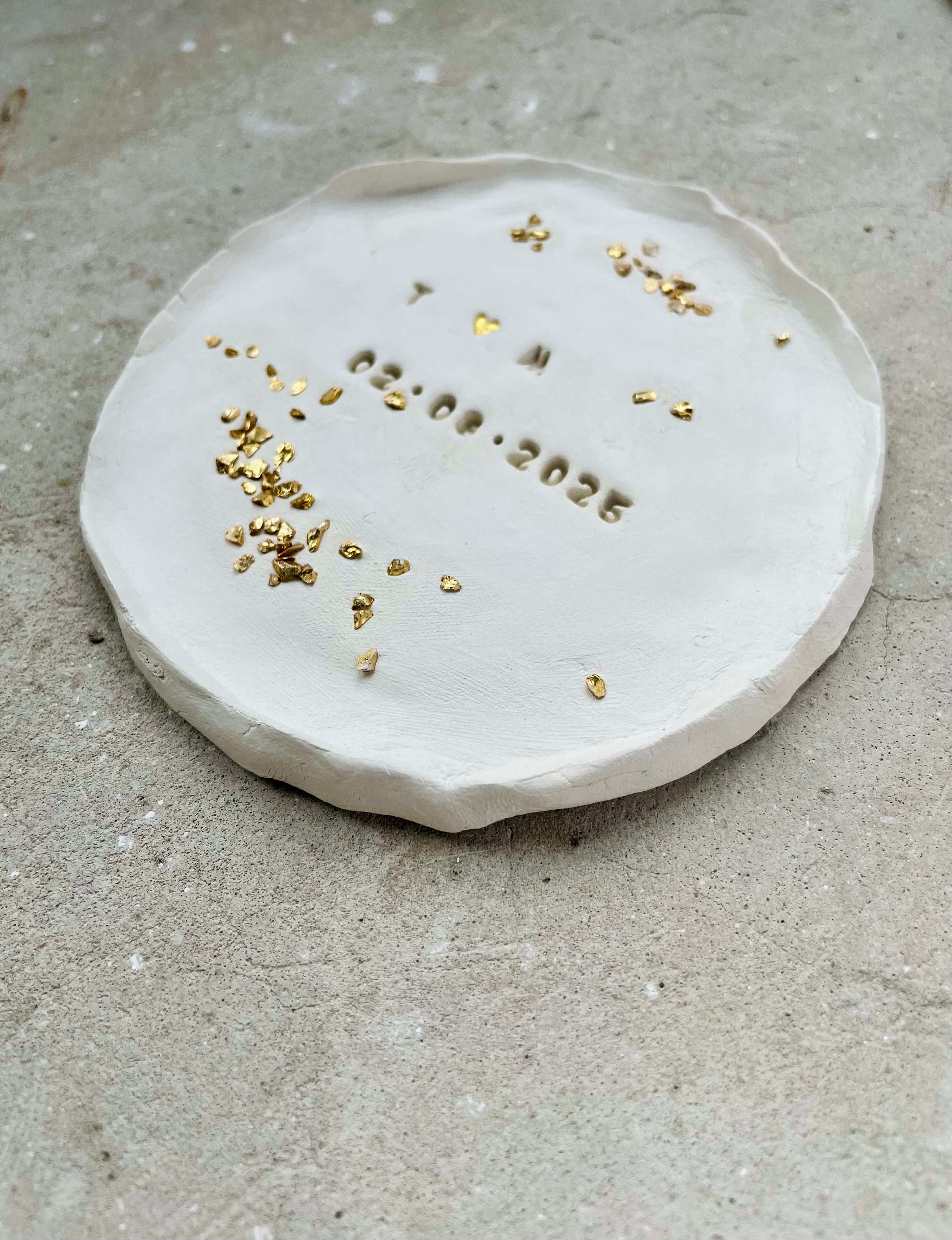 HOCHZEITS- GLITZERSTÜCK: Handgetöpfertes rustikales Tonschälchen | personalisierbar |mit Gold - Nuggets