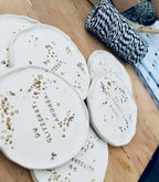 GLITZERSTÜCK: Handgetöpfertes rustikales Tonschälchen mit Gold - Nuggets | personalisierbar mit Namen