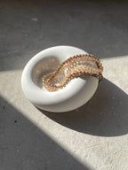 Handgegossene kleine Keramikschale, geeignet als Ringschale, Schmuckablage oder Geschenk für Lieblingsmenschen. Perfekt für Geburtstage, kleine Überraschungen, Dankeschön-Geschenke oder als dezentes Accessoire im Home-Office, Flur oder Schlafzimmer. Modern, neutral und langlebig.