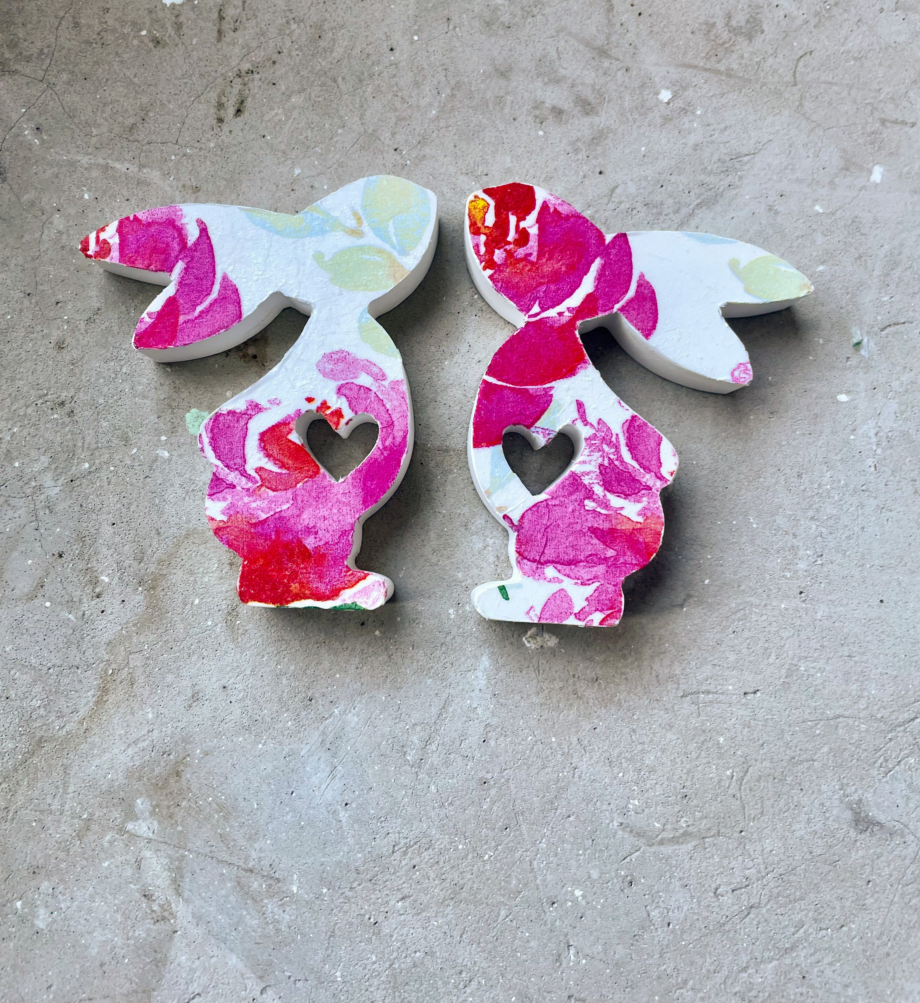 Blütenhäschen- Paar  – Frühlingsliebe aus Keramik im Set