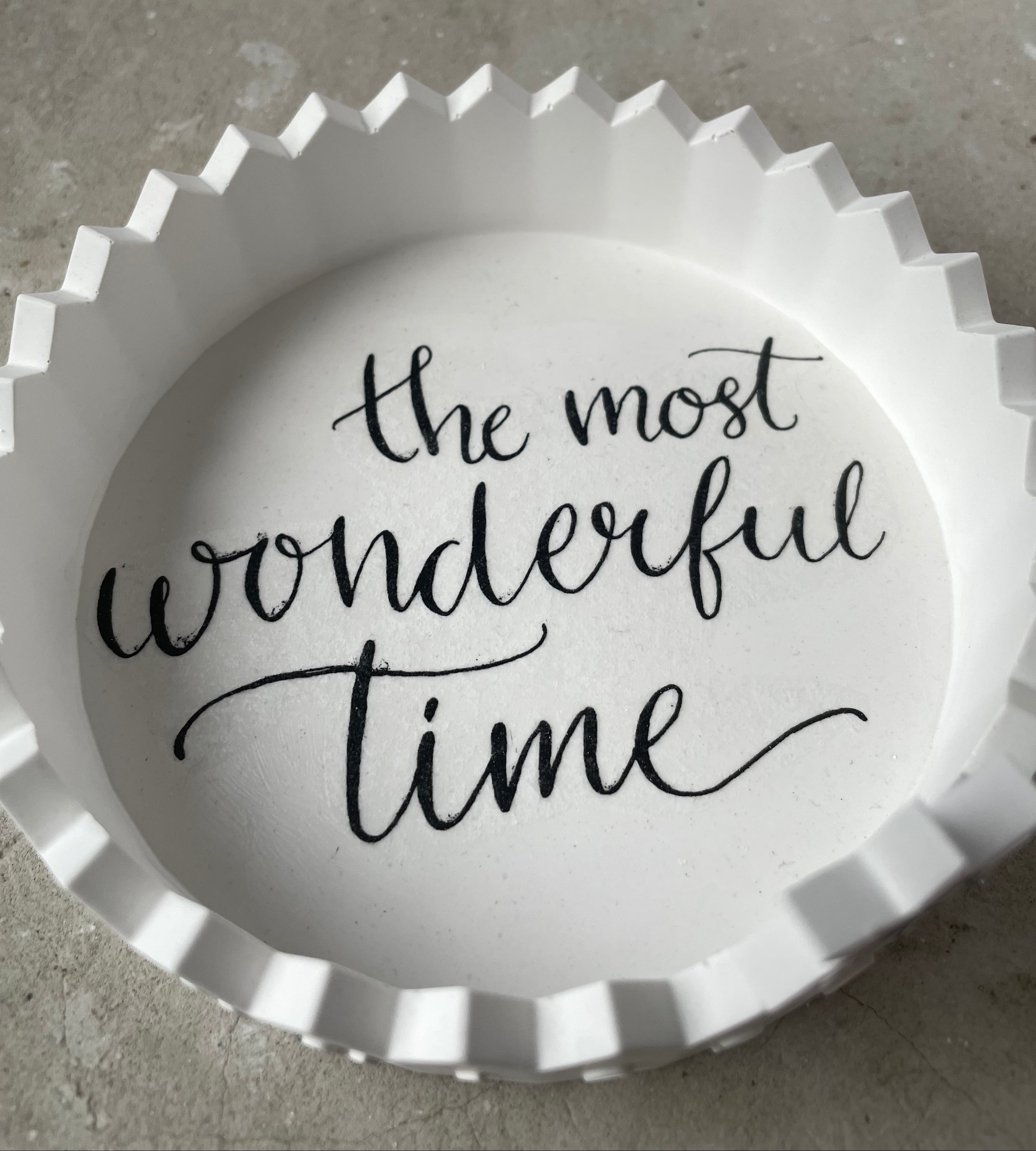 Handgemachter Kalender Keramik –  wieder verwendbar, modern, mit Zahlen & Stern