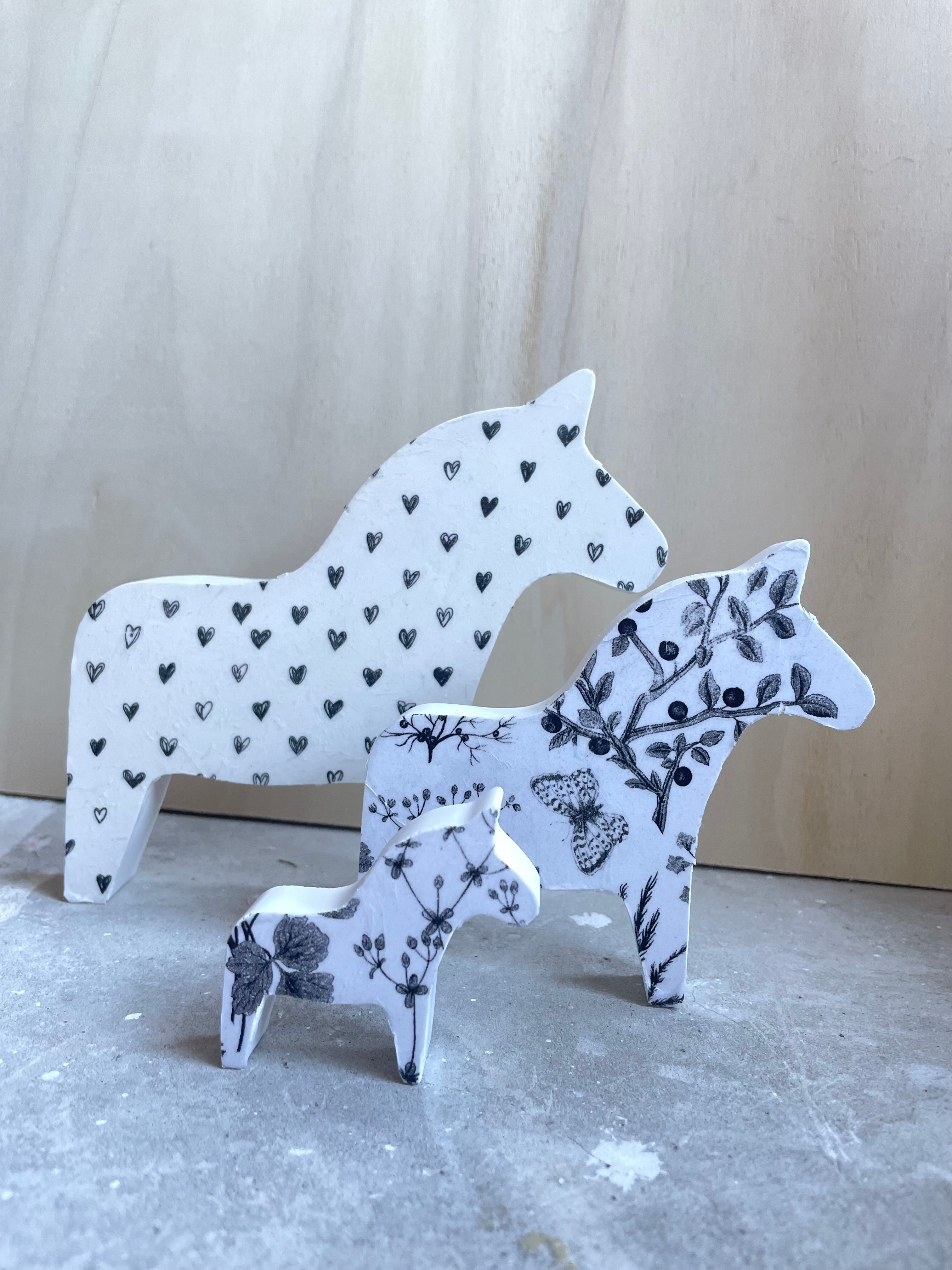 XXL Nordlicht mit ganz viel Herz (en) aus Keramik Pferd als Geschenk für Pferdeliebhaber | nordic home | handmade Dala | Skandi Deko