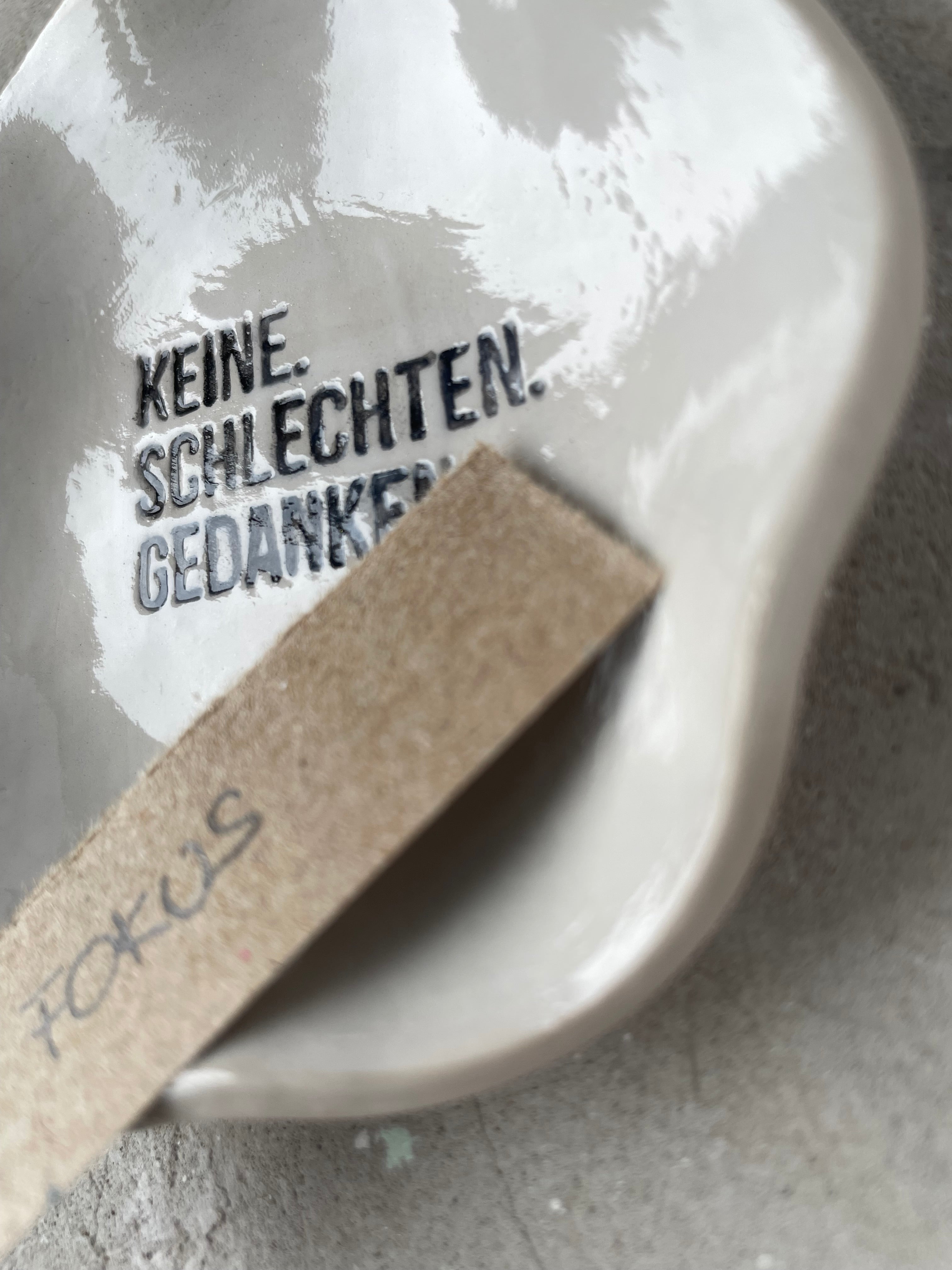 Schälchen keine.schlechten.gedanken. | Achtsamkeits Geschenk inkl. Booklet zum Download | Handgetöpferte Keramik | Positives Mantra