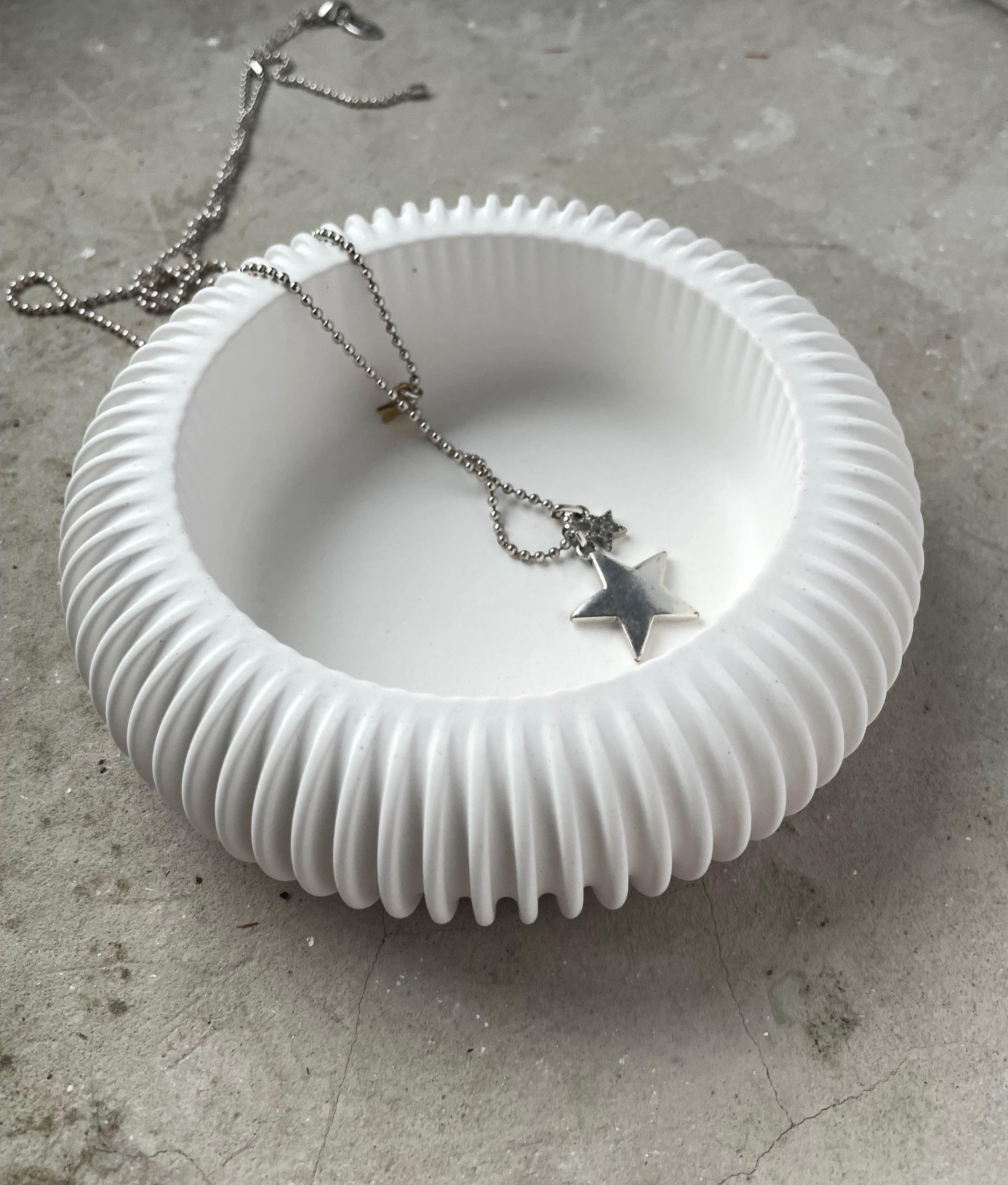 STUDIO RIB No. 01 |  Signature Piece | handgefertigte,große Rillenschale im modernen edgy Design für Schmuck