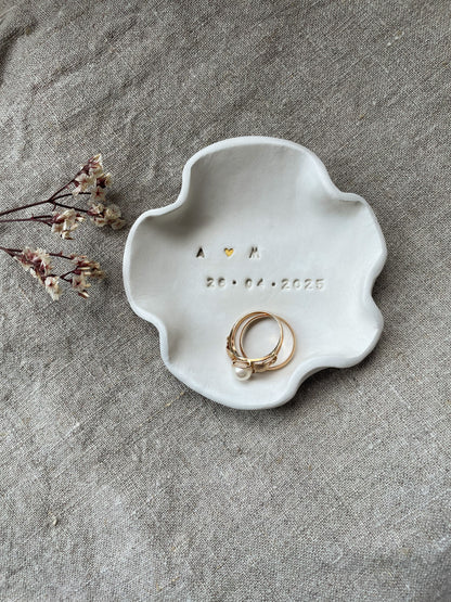 Stylepiece | Organische Ringschale | Initialen & Datum