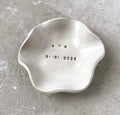 Personalisierbare Ringschale Hochzeit | echter Ton | High Gloss | Minimalistisch, natürlich | Ringkissen Alternative mit Initialen & Datum