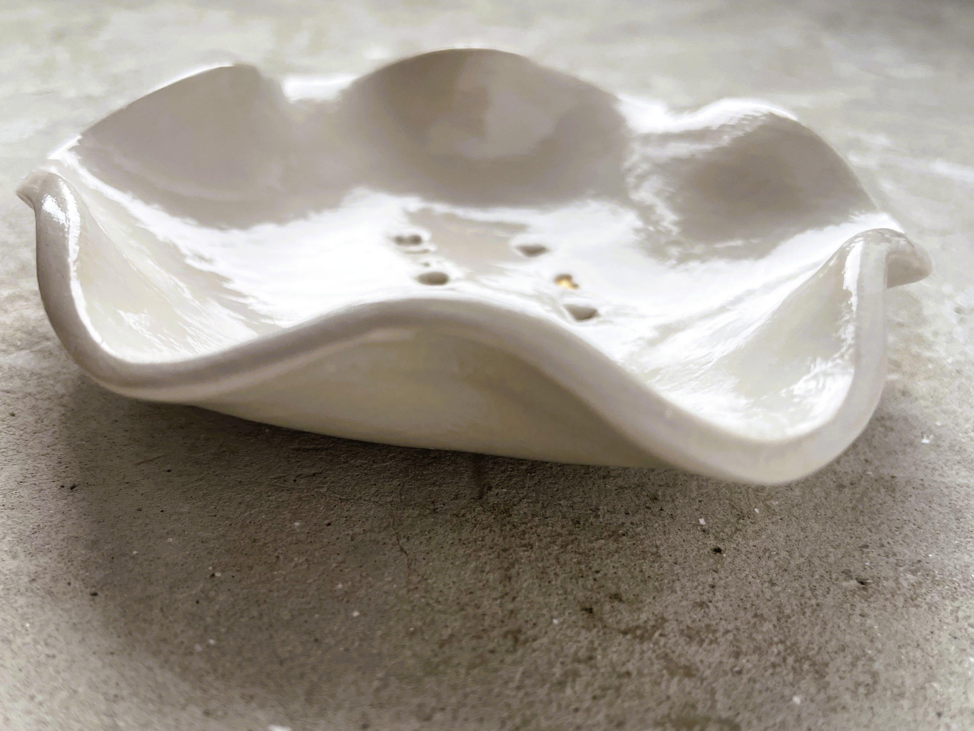 Personalisierbare Ringschale Hochzeit | echter Ton | High Gloss | Minimalistisch, natürlich | Ringkissen Alternative mit Initialen & Datum