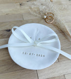 Alternative Ringkissen Boho Hochzeit, handgetöpfert, personalisiert mit Namen und Datum