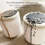 Geschenk für die beste Freundin: handgemachte Keramikdose mit Deckel und goldgeprägtem Anhänger „für dich“ – liebevoll, schlicht und bedeutungsvoll