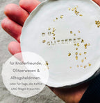 GLITZERSTÜCK: Handgetöpfertes rustikales Tonschälchen mit Gold - Nuggets