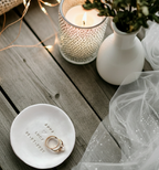 Schlichte Keramikschale mit Prägung – liebevoll gefertigt aus echtem Ton, für Hochzeiten, Freundschaftsgeschenke oder als Erinnerung an besondere Momente. Etsy-Favorit in Boho Style.