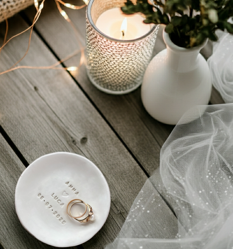 Schlichte Keramikschale mit Prägung – liebevoll gefertigt aus echtem Ton, für Hochzeiten, Freundschaftsgeschenke oder als Erinnerung an besondere Momente. Etsy-Favorit in Boho Style.