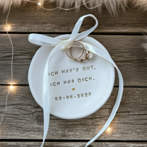 Handgetöpferte Schale als Aufbewahrung für Eheringe bei Hochzeit, Standesamt oder Freier Trauung. Wunderschön mit Zitat und Herz und Datum für Boho und Gartenhochzeit