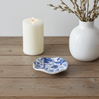 Omas Blau – Handgetöpfertes Keramikschälchen in Blauweiß