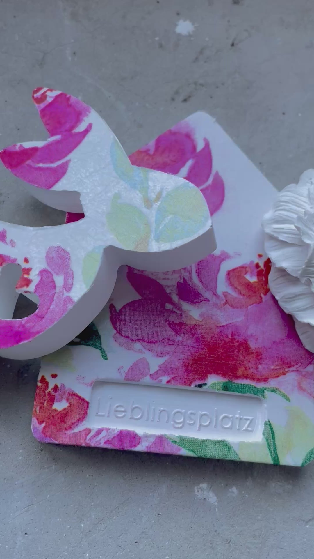 Lieblingsplatz Keramik - The Peony Edition - Häuschen mit Pfingstrosen und "Lieblingsplatz" - Prägung