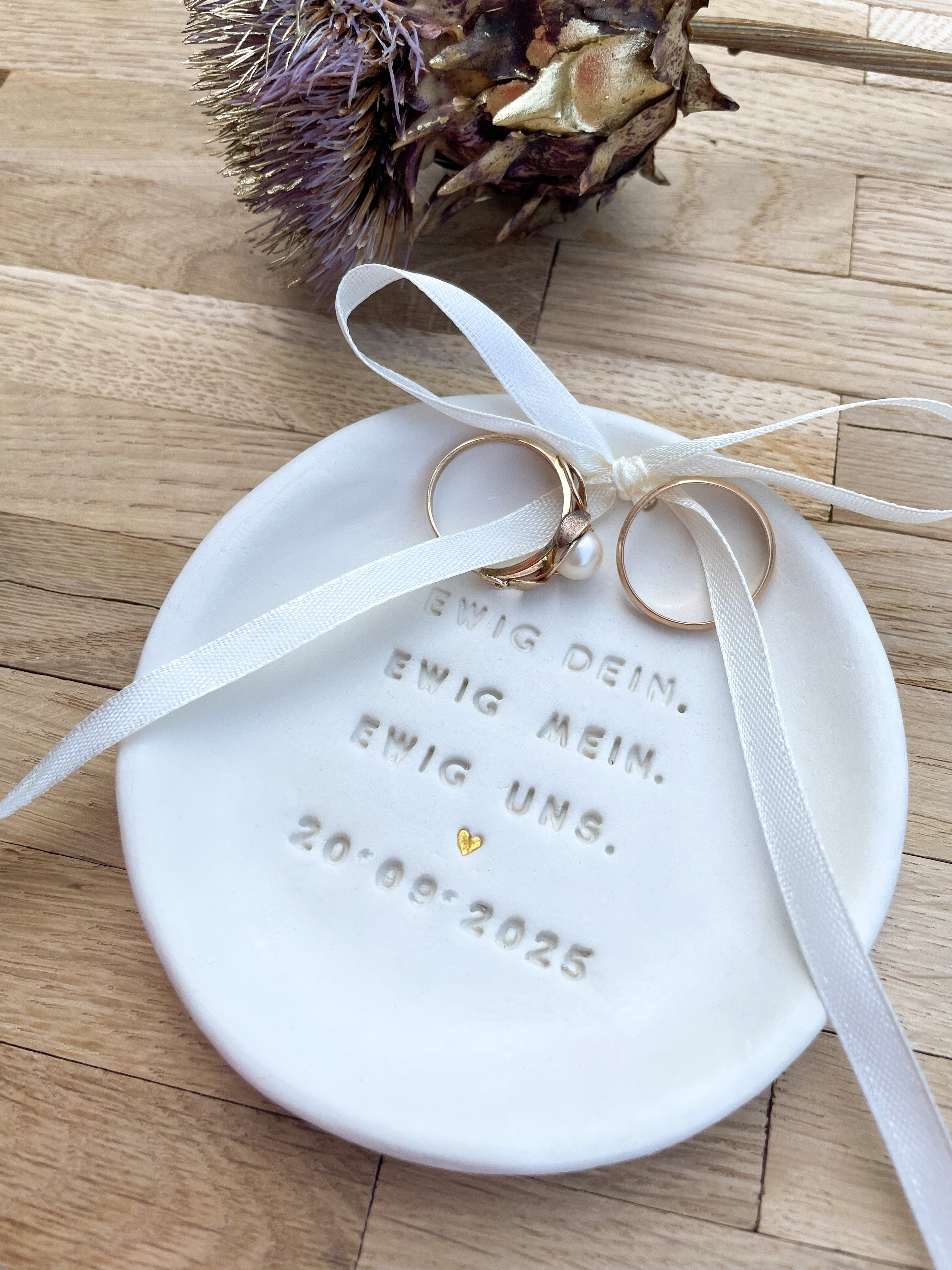 Ringschale Keramik Hochzeit, handgemacht, personalisierbar mit Zitat, Namen und Datum, Alternative zu Ringkissen oder Ringbox, Standesamt, freie Trauung, Boho Hochzeit, Geschenkidee, handmade in Germany. Auch in meinem etsy shop erhältlich
